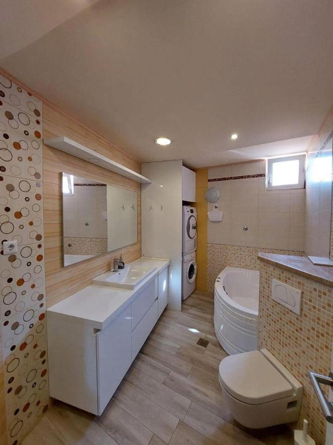 Guest House Klara Solin Esterno foto